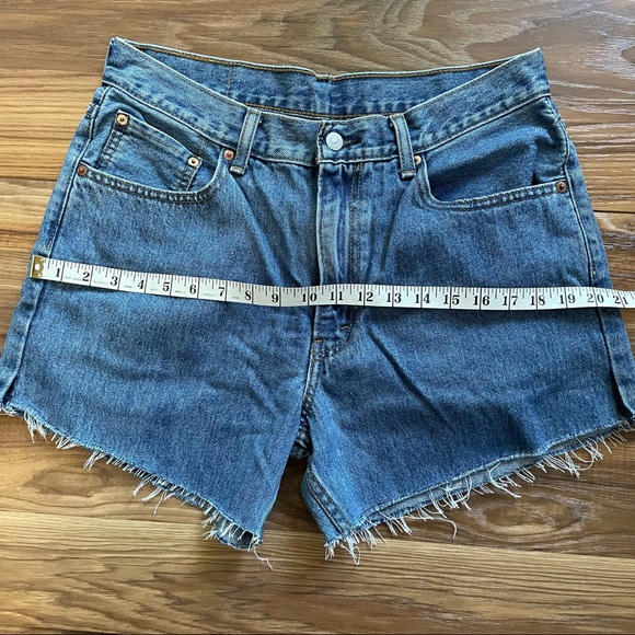 Distressed Levi’s 550 denim cutoff shorts waist 33 - Picture 4 of 12